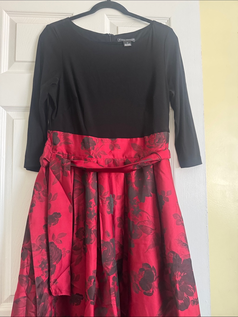 Jessica Howard Black Crewneck Dress Top